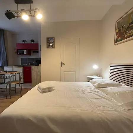 Apartment Charmant Studio